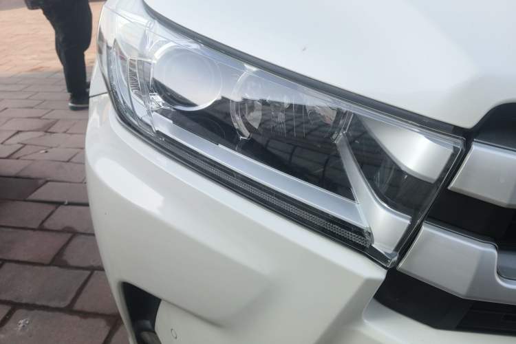 Used Toyota Highlander 2018 2.0T Four-Wheel Drive Luxury Edition 7 Seats China V Emission Standard
