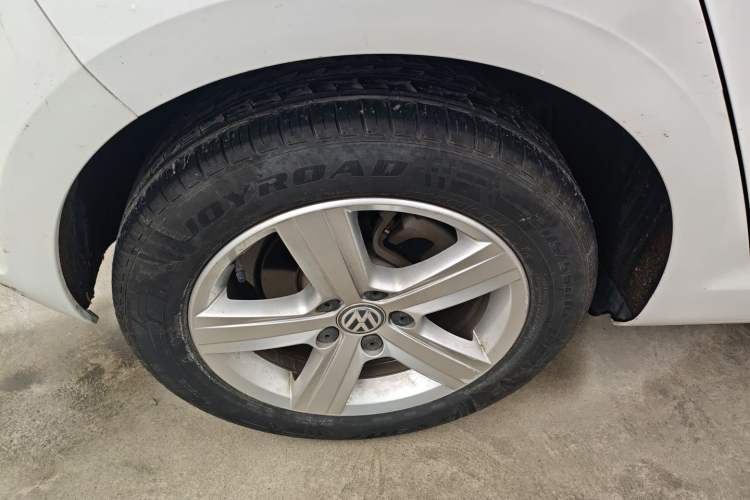 Used Volkswagen Golf 2016 1.6L Automatic Comfort Model Right Rear Wheel Hub