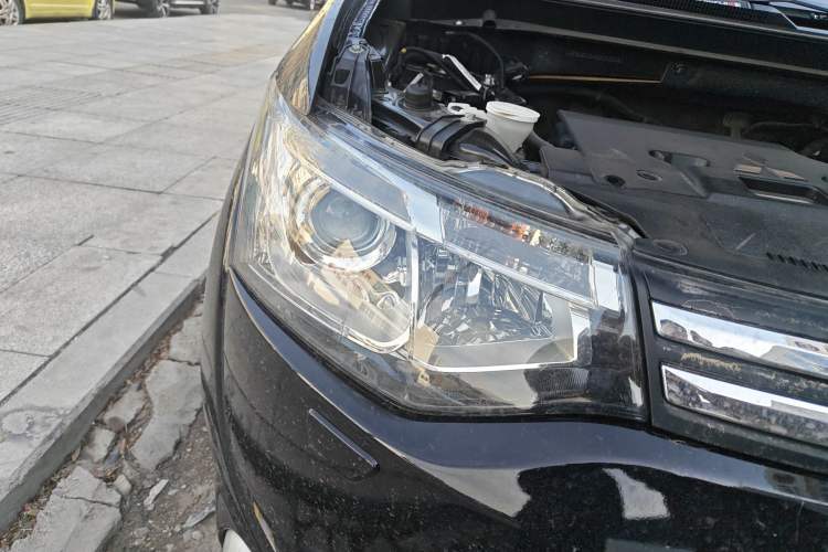 Used Mitsubishi Outlander 2013 2.4L 4x4 Luxury Navigation Edition 5 Seats Right Front Headlight