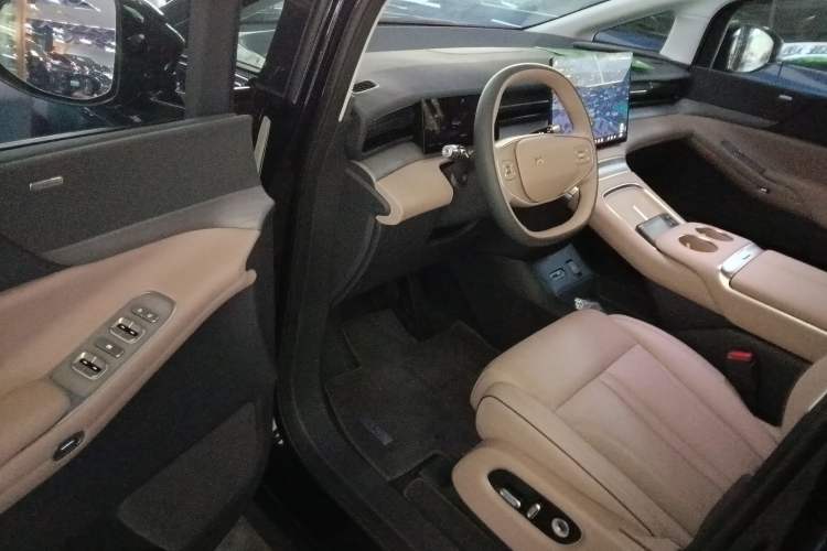 Used XPeng X9 2024 702 Ultra-Long Range Max Driver Seat