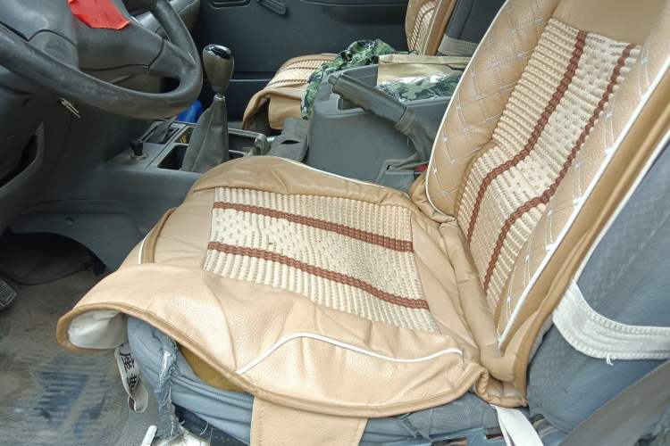 Used Jinbei Hiace 2011 2.0L 5th Generation Kuaiyunwang Luxury Edition 4G19 Left Front Seat