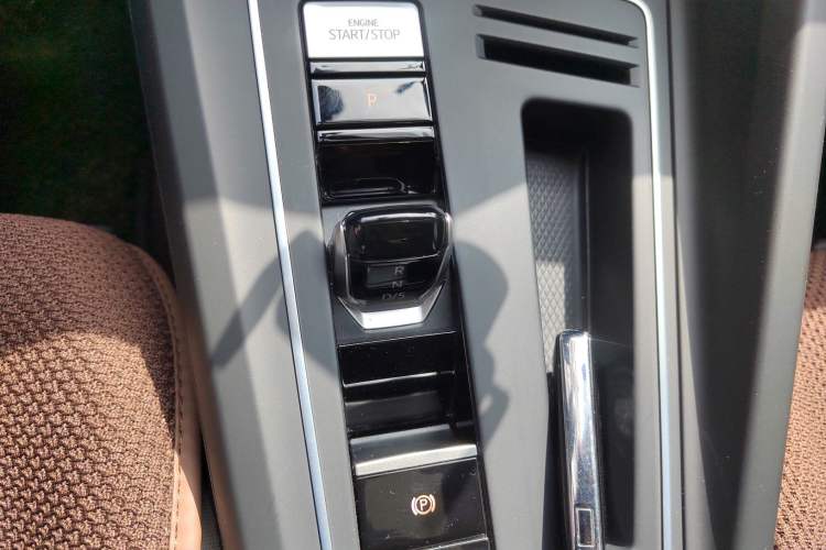 Used Volkswagen Golf 2023 Facelift 280TSI DSG Pro Gear Lever