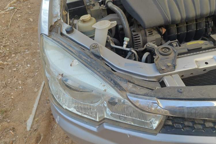 Used Soueast V3 Lingyue 2011 1.5L Manual Comfort Edition Right Front Headlight