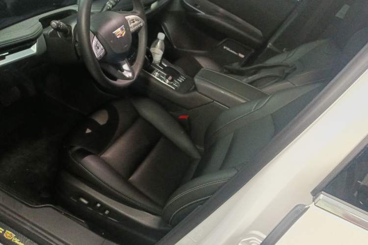 Used Cadillac XT4 2024 28T Two-Wheel-Drive Luxury Version Left Front Seat