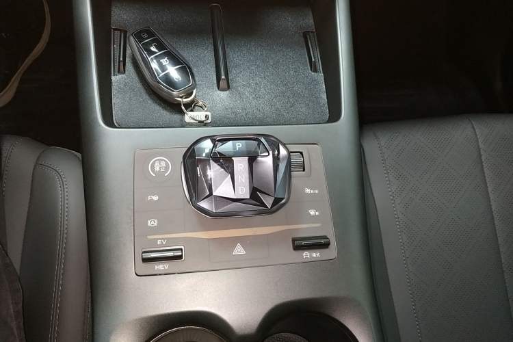 Used BYD Qin PLUS 2025 EV Smart Drive Edition 510KM Leading Model Gear Lever