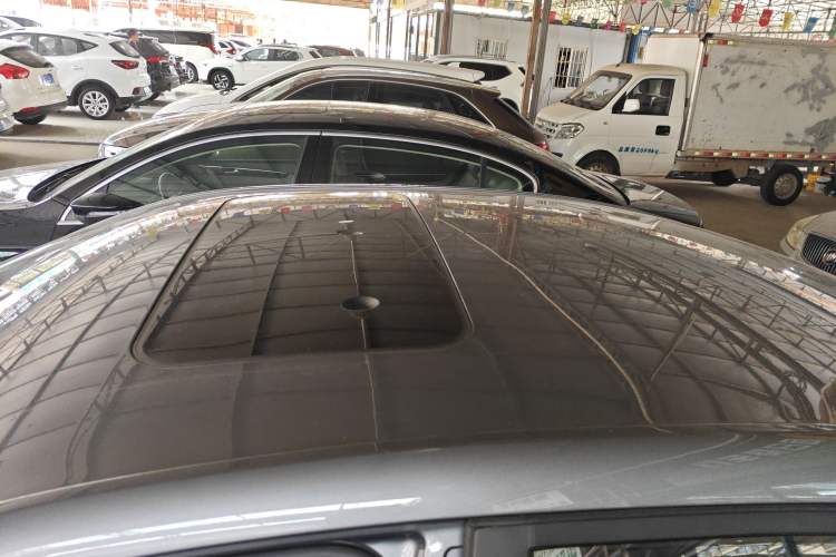 Used Roewe i5 2021 Revised 1.5L CVT Starry Edition Roof