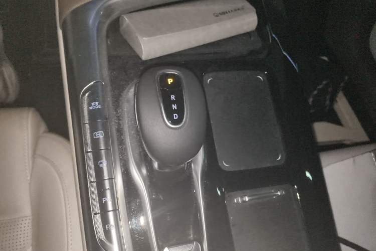 Used VOYAH FREE 2021 Four-Wheel Drive Standard Range-Extended Exclusive Luxury Package Gear Lever