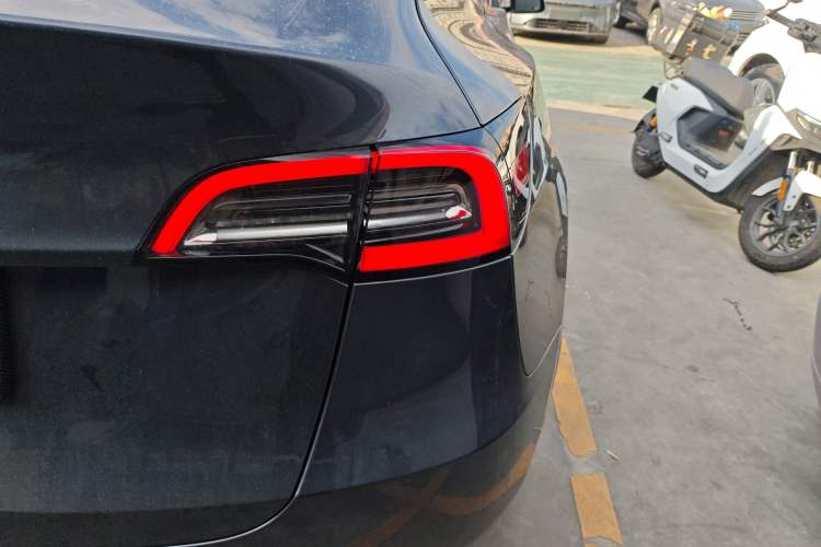 Used Tesla Model Y 2021 Long-Range All-Wheel-Drive Version 3D7