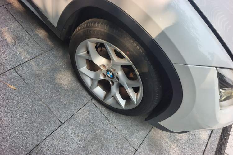 Used BMW X1 2012 xDrive20i Right Front Wheel Hub