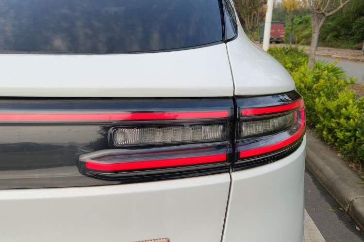 Used Hima AITO M5 2022 Range-Extended Rear-Drive Standard Version
