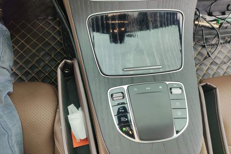 Used Mercedes-Benz E-Class 2023 E 300 L Sport Luxury Edition Gear Lever