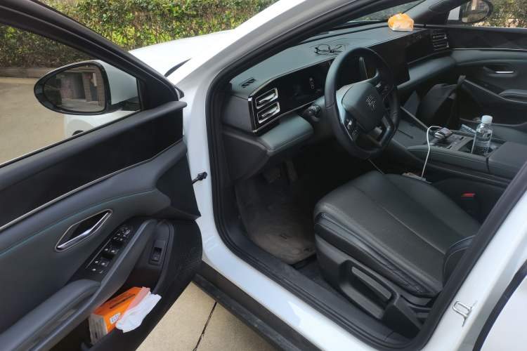 Used BYD Qin L 2025 DM-i Smart Drive 80KM Leading Model