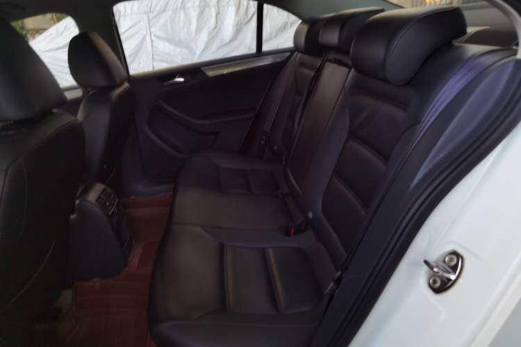 Used Volkswagen Sagitar 2014 1.6L Manual Comfort Model
