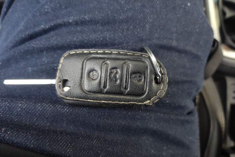 Used Volkswagen Lavida 2013 Restyled Classic 1.6L Manual Comfort Edition Vehicle Key