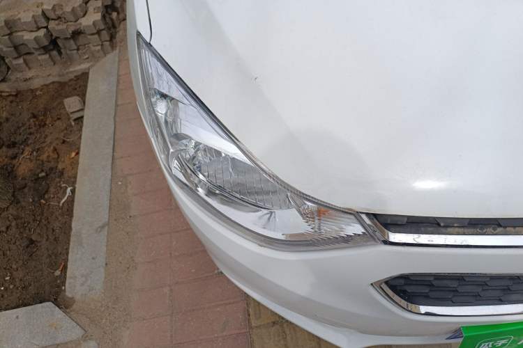 Used Chevrolet Sail 2015 Sail 3 1.3L AMT Ideal Edition Right Front Headlight