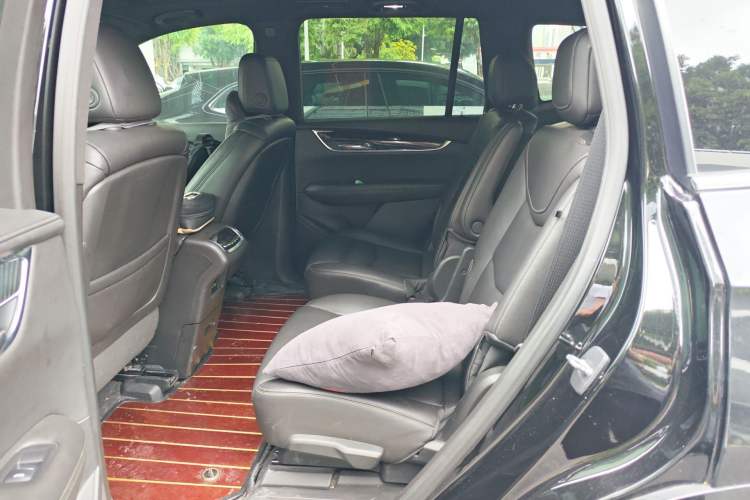 Used Cadillac XT6 2021 2.0T 6-Seater Two-Wheel Drive Luxury Version Left Rear Seat