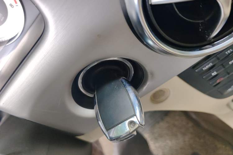 Used Mercedes-Benz GLK-Class 2013 GLK 300 4MATIC Dynamic Sunroof Model