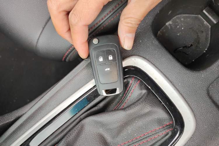 Used Chevrolet Monza 2020 Light Hybrid Redline 320T Dual-Clutch Thrilling Edition
