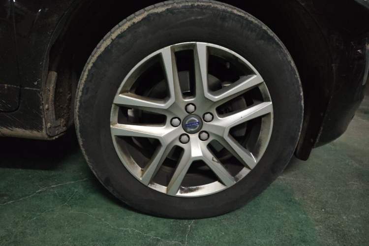 Used Volvo XC60 2017 T5 Smart Upgrade Edition Right Front Wheel Hub