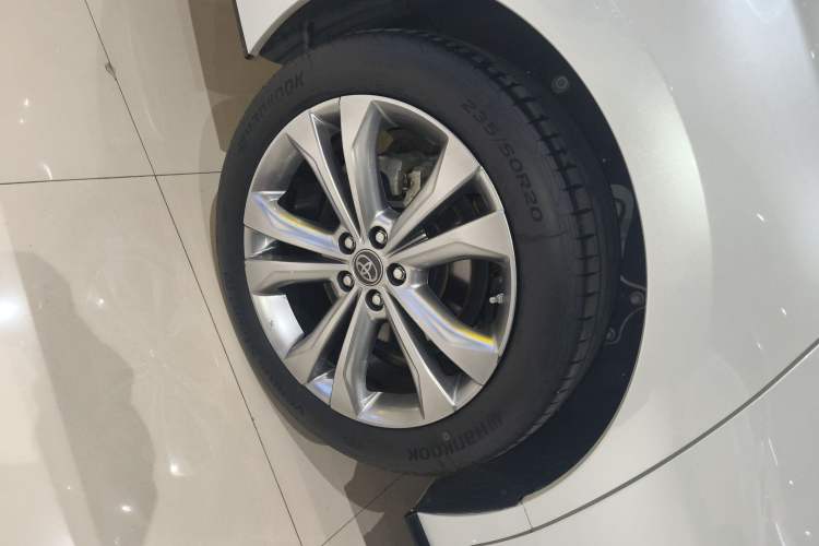 Used Toyota SIENNA 2023 2.5L Hybrid Deluxe Edition