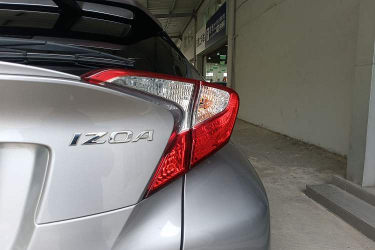 Used Toyota IZOA 2018 2.0L Yichi Version China VI Standard
