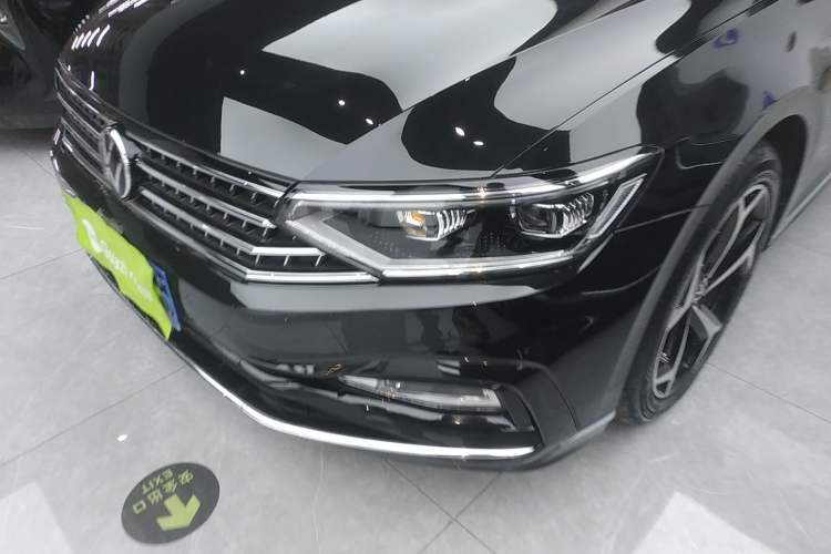 Used Volkswagen Magotan 2023 2 Million Units Limited Edition 330TSI DSG Leading Version
