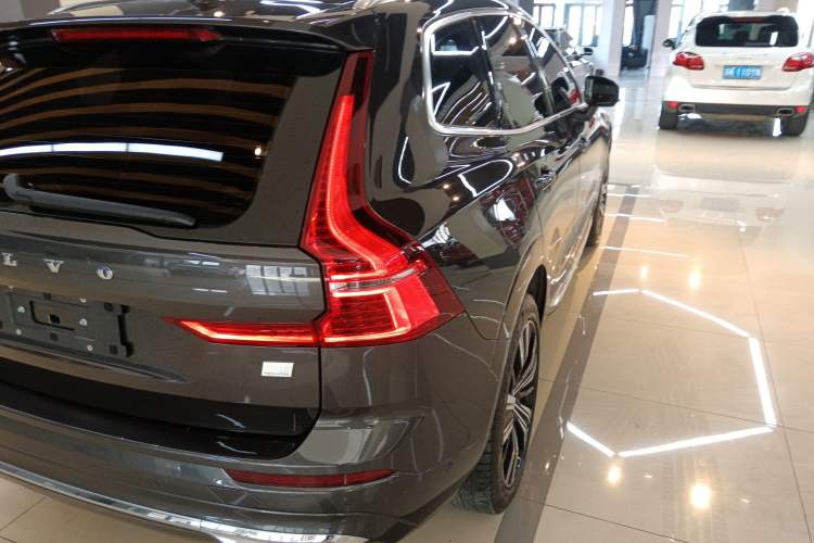 Used Volvo XC60 New Energy 2023 T8 Plug-in Hybrid Long-Range All-Wheel Drive Smart Luxury Edition
