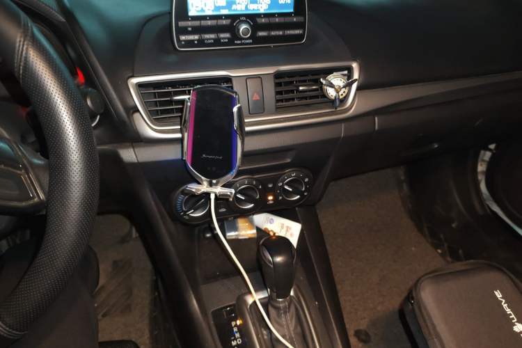 Used Mazda 3 Axela 2017 Sedan 1.5L Automatic Comfort Model Emission Standard China V
