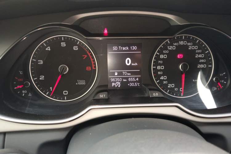 Used Audi A4L 2015 35 TFSI Automatic Comfort Model Instrument Cluster