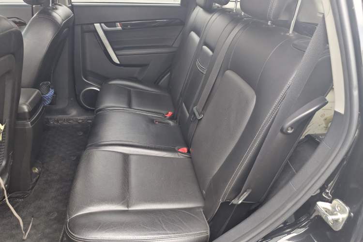 Used Chevrolet Captiva 2015 2.4L 4x4 Flagship Edition 7-Seater