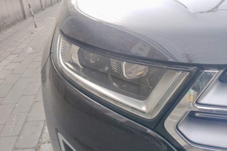 Used Ford Edge 2016 EcoBoost 245 Four-Wheel Drive Titanium 7-Seater Right Front Headlight