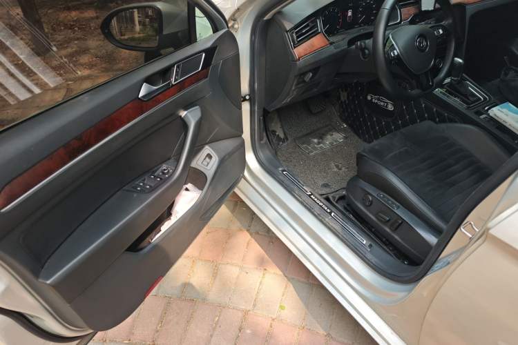 Used Volkswagen Magotan 2019 330TSI DSG Luxury Model China V Standard Driver Seat