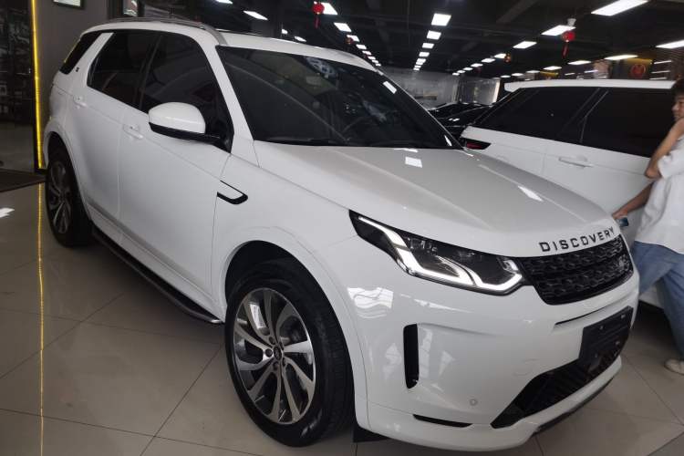 Used Land Rover Discovery Sport 2022 Revised Version 249 PS R-Dynamic S Performance Edition 5 Seats Front Right 45 Deg