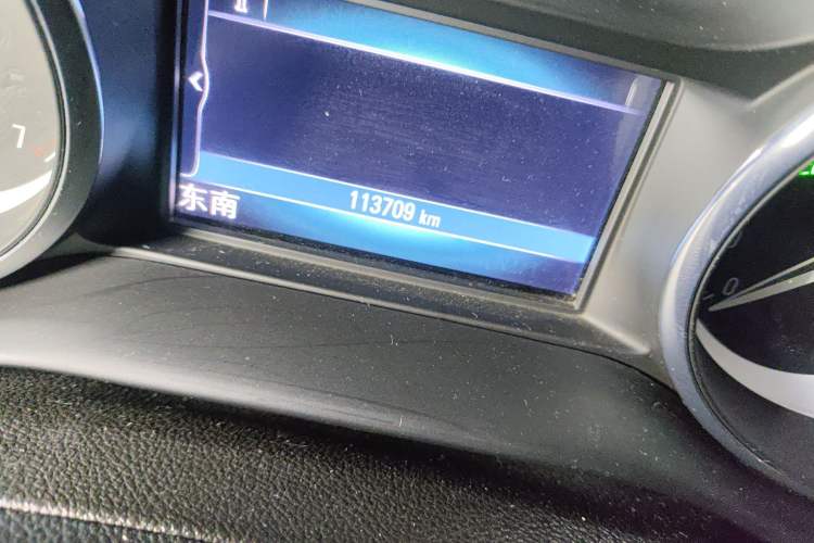 Used Buick Envision 2020 20T Two-Wheel Drive Elite Version Odometer Close Up