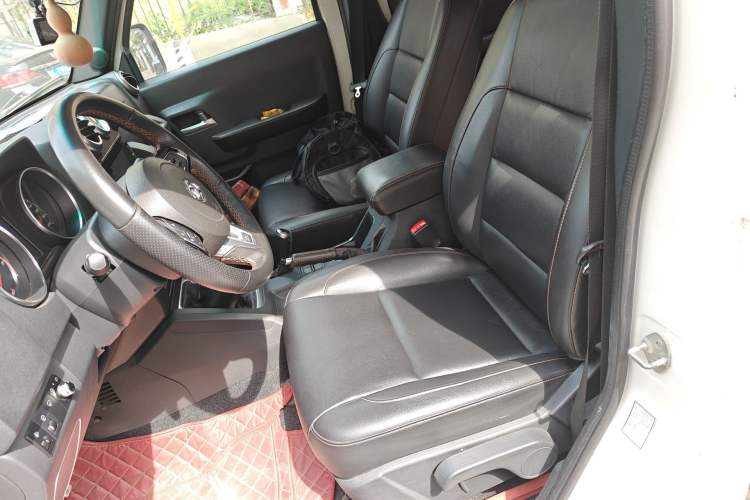 Used BAIC Off-Road BJ40 2016 40L 2.0T Manual All-Wheel Drive Prestige Edition Left Front Seat