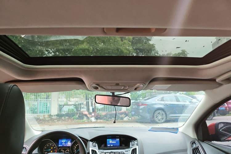 Used Ford Focus 2012 Hatchback 2.0L Automatic Luxury Sport Model