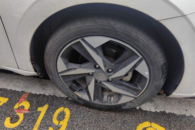 Used Hyundai Elantra 2021 1.5L CVT GLX Elite Edition Right Front Wheel Hub