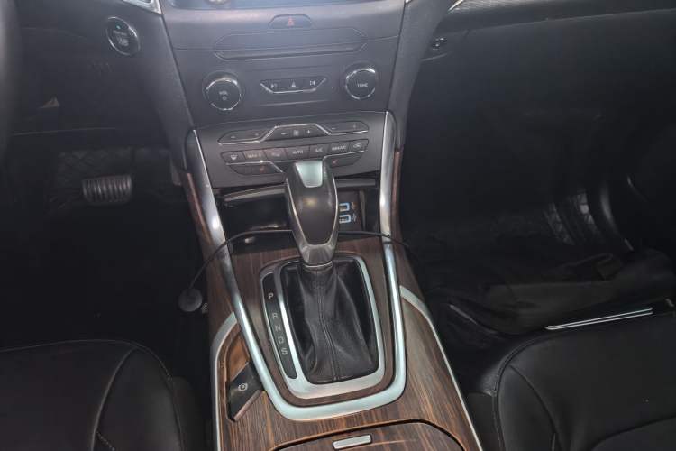 Used Ford Edge 2017 EcoBoost 245 Two-Wheel-Drive Sporty 7-Seater