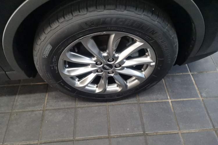 Used Lincoln Corsair 2020 2.0T Two-Wheel Drive Luxury Edition Right Front Wheel Hub