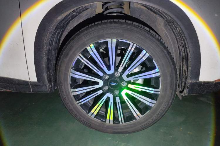 Used CHANGAN OSHAN X5 2021 1.5T DCT Prestige Edition Right Front Wheel Hub