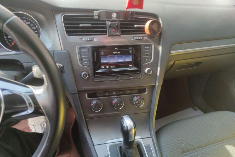 Used Volkswagen Golf 2016 1.6L Automatic Comfort Model Audio And AC Panel