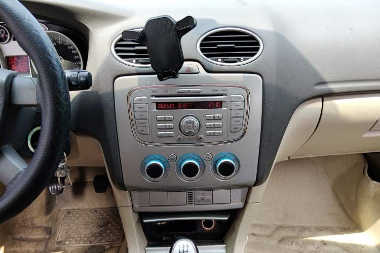 Used Ford Focus 2013 Sedan Classic 1.8L Manual Base Model Audio And AC Panel