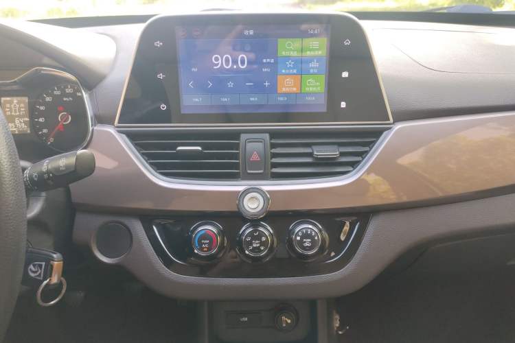 Used Baojun 310W 2017 1.5L Manual Fashion Model China V