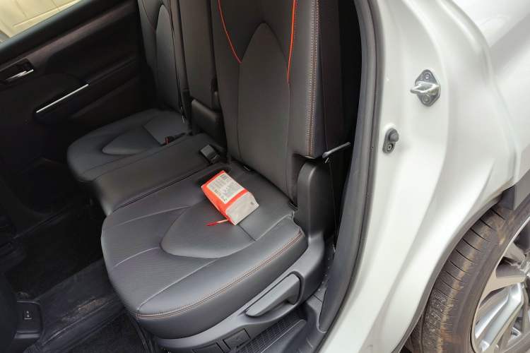 Used Toyota Crown Kluger 2026 Model 2.5L HEV All-Wheel-Drive Prestige Edition Left Rear Seat