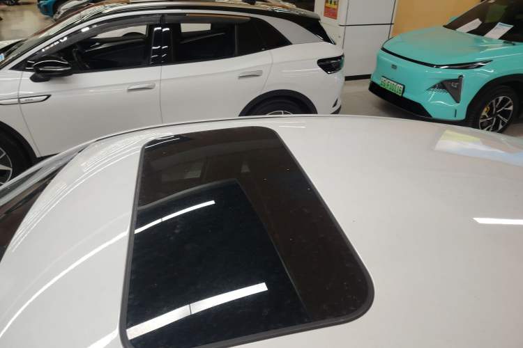 Used Changan UNI-V iDD 2024 Blue Whale Smart Electric iDD 136km ZhiKu Model
