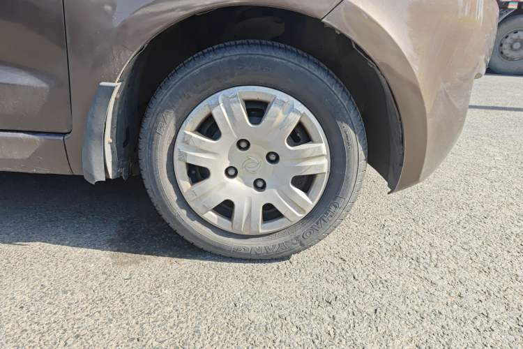 Used Dongfeng Fengon 330 2014 1.5L Manual Utility Version DK15 Right Front Wheel Hub