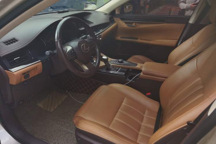 Used Lexus ES 2017 200 30th Anniversary Edition Left Front Seat