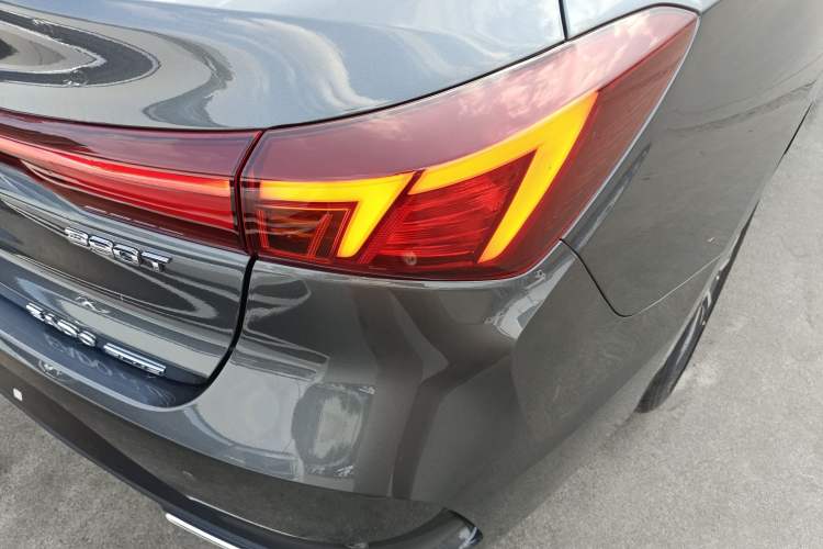 Used CHANGAN Eado 2023 Changan Edition PLUS Blue Whale NE 1.4T GDI DCT Prestige Version Exterior 3