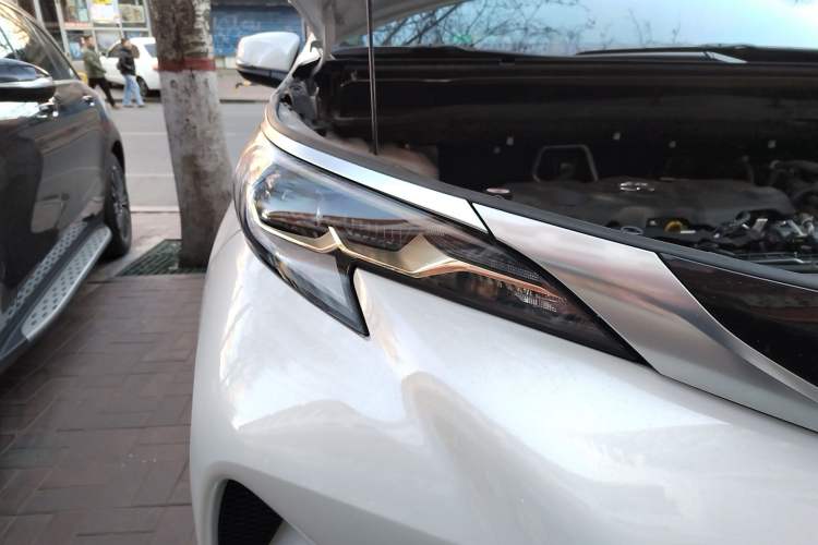 Used Toyota Granvia 2023 2.5L Hybrid Luxury Edition
