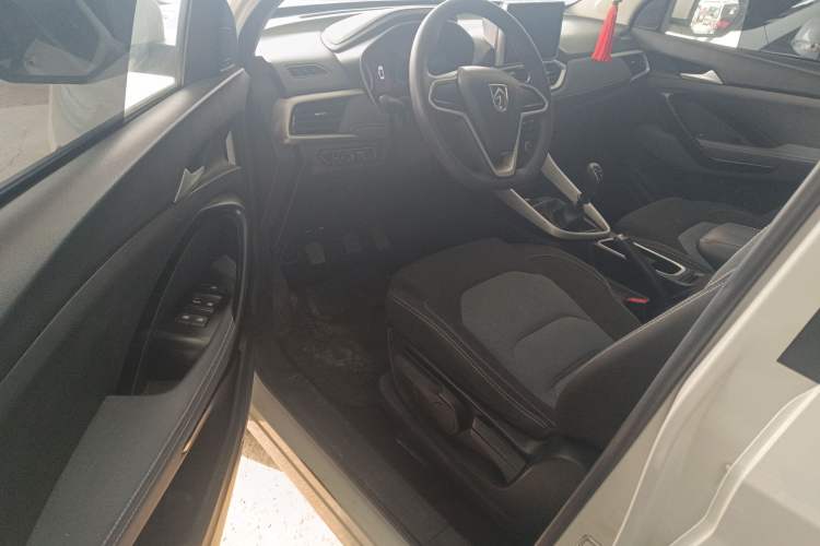 Used Baojun 530 2019 1.5T Manual Comfort Version 7 Seats China VI Emission Standard
